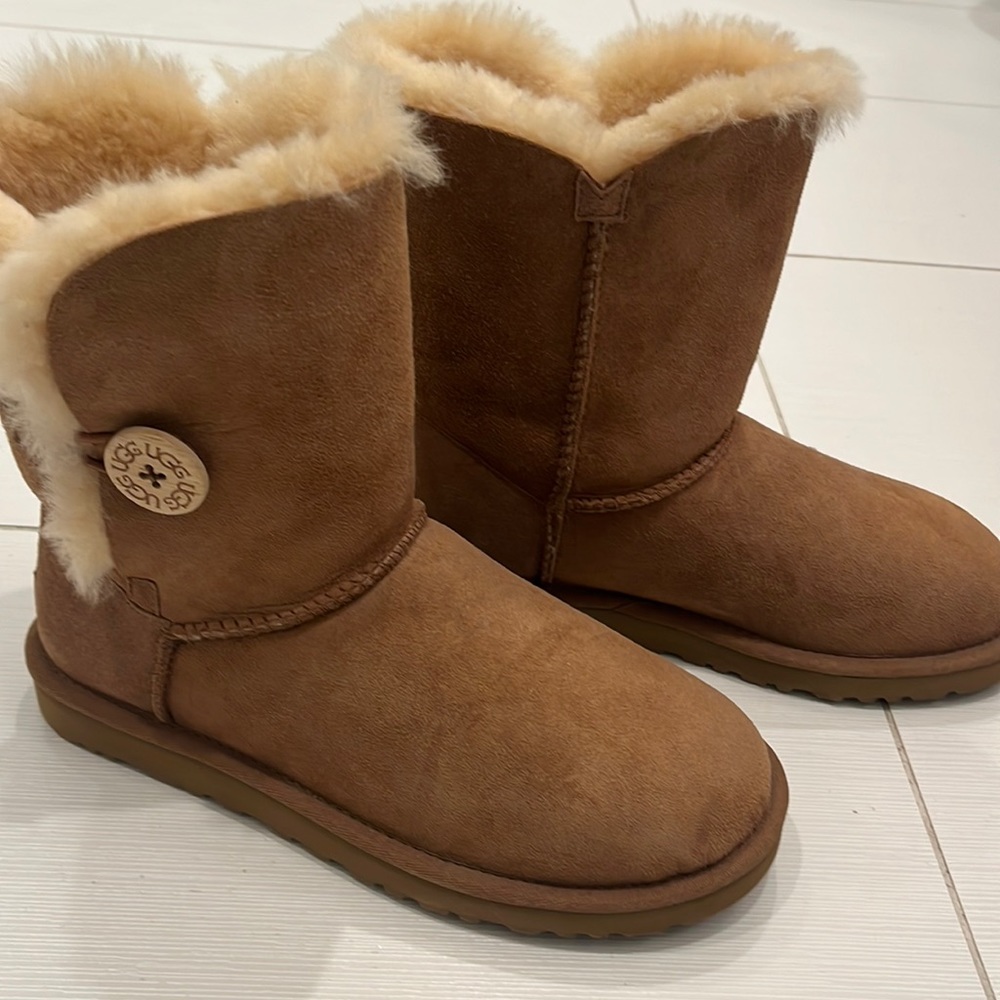 Ugg Bailey Button